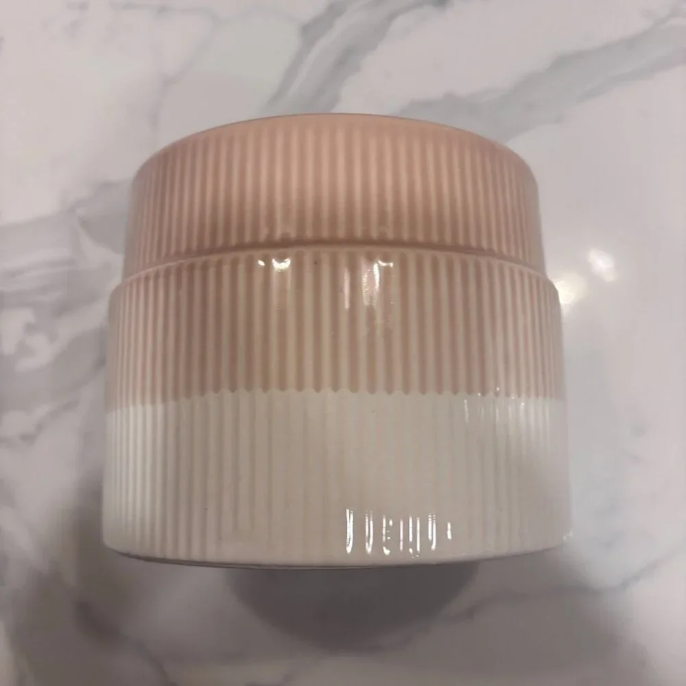 Green Pot light pink